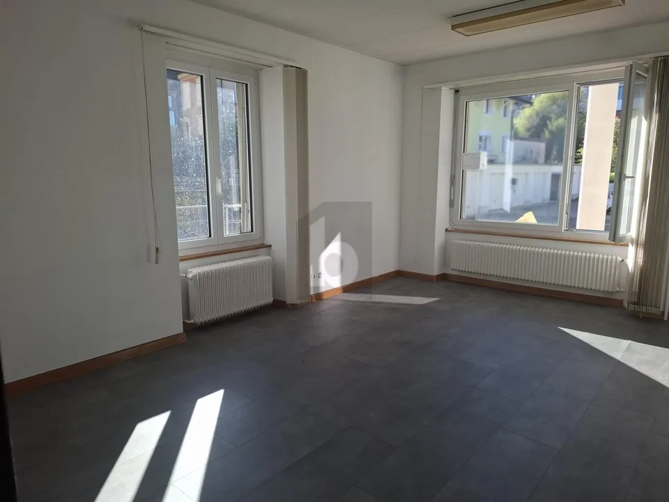 HELL, GERÄUMIG, GUT GELEGEN