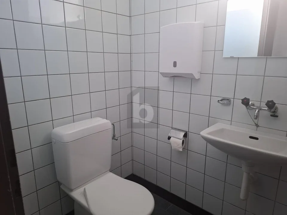 HELL, GERÄUMIG, GUT GELEGEN