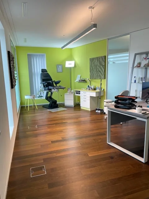 Helle Praxis- oder Bürofläche mit Wohlfühlcharakter – zentral in Kloten – Foto 7 von 10