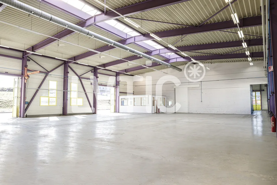 Atelier, dépôt, bureaux de 636 m2 à louer à Romont