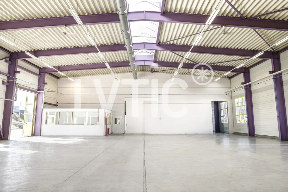 Werkstatt, Lager, Büros von 636 m2 zur Miete in Romont