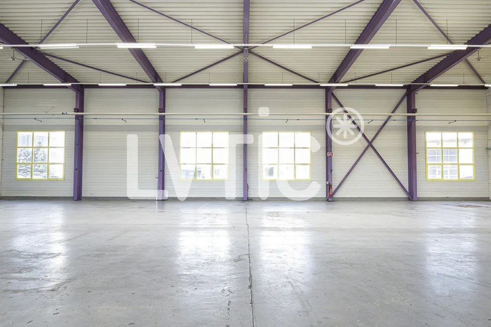 Werkstatt, Lager, Büros von 636 m2 zur Miete in Romont
