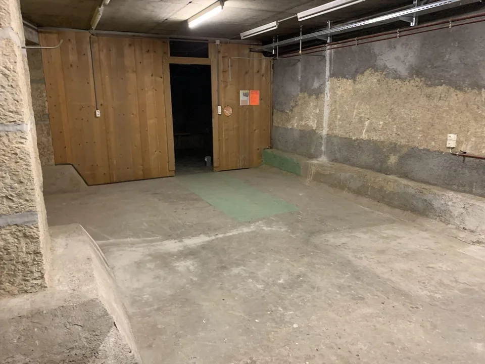 Grand dépôt d'env. 132 m2 à louer au sous-sol à l'Hôtel des Postes à Neuchâtel