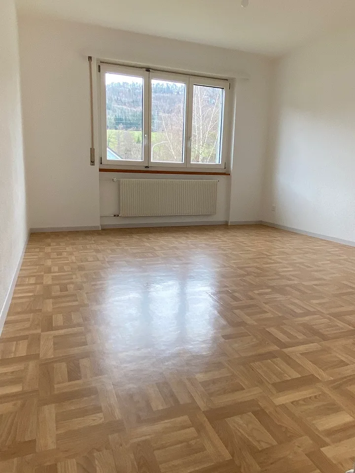 Appartamento di 4.5 locali su 85 m2 in un ambiente alberato