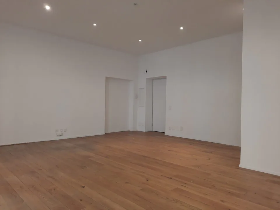Rent a large and bright open space office in the center of Chiasso