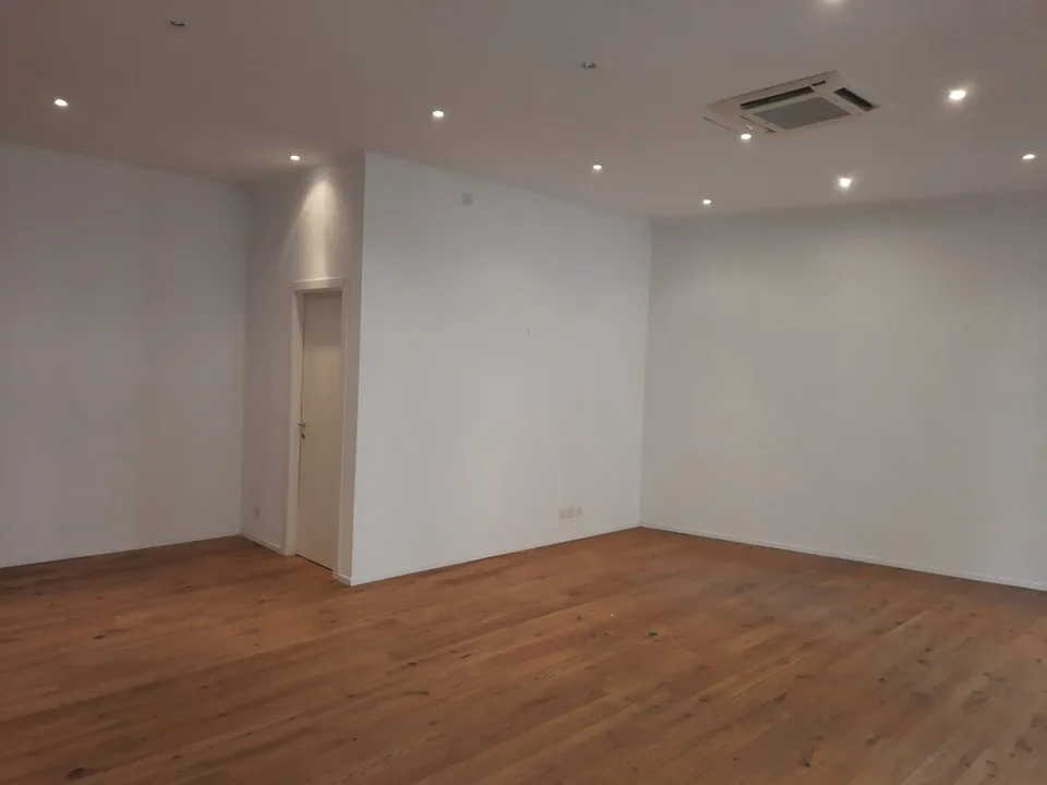 Rent a large and bright open space office in the center of Chiasso