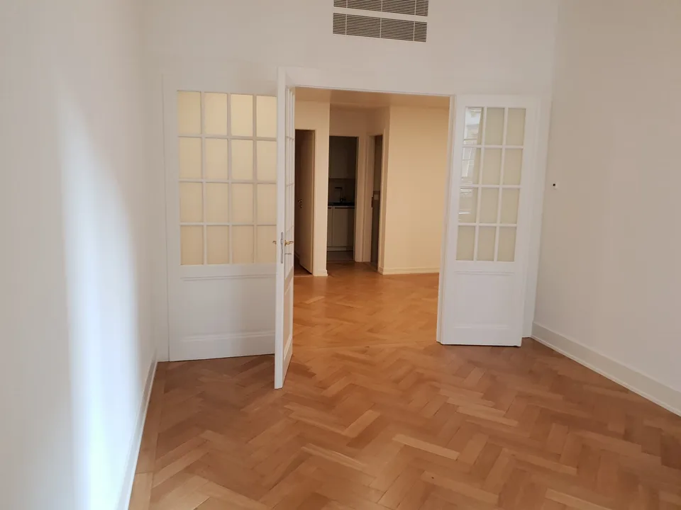 Rue du Rhône - Bureaux aménagés au sein d'un immeuble de caractère