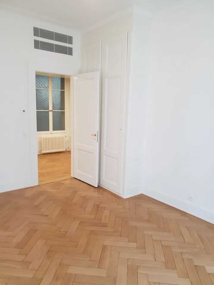 Rue du Rhône - Bureaux aménagés au sein d'un immeuble de caractère