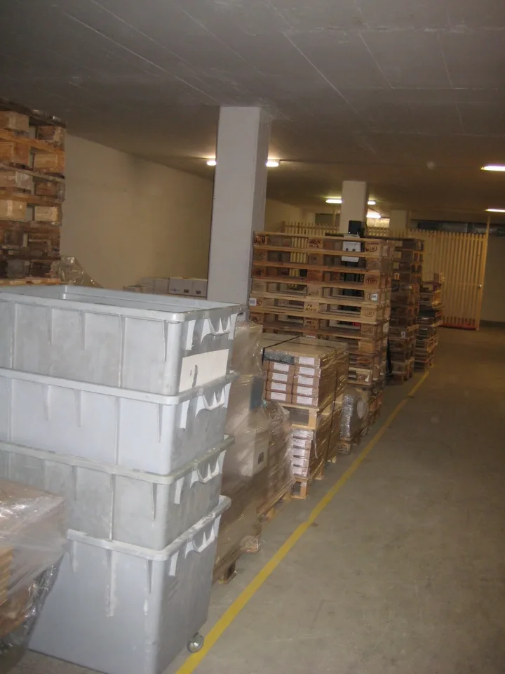 423 m2 spazio di stoccaggio vicino a "Güterbahnhof e Siedlung Holliger"