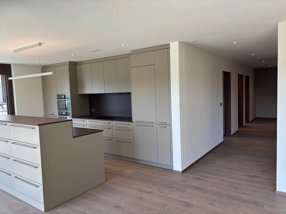 Primo affitto: Appartamento spazioso di 4,5 locali con balcone di 41m2