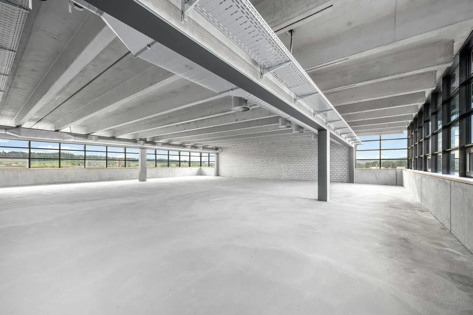 Combined office and commercial space in the new Zwhatt area from 300 m2