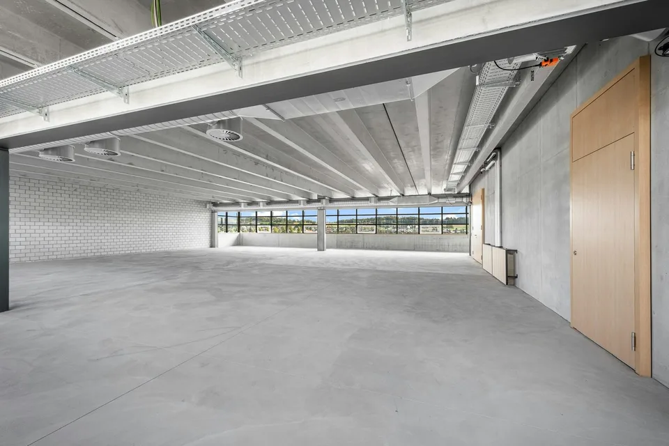 Combined office and commercial space in the new Zwhatt area from 300 m2