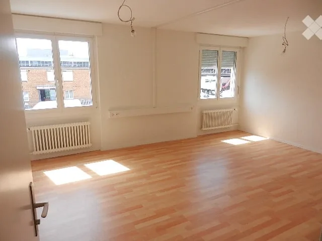 ad esempio Ufficio / Studio / Sala polivalente