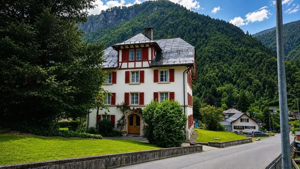 Vielseitiges Wohnhaus zur Miete in Linthal