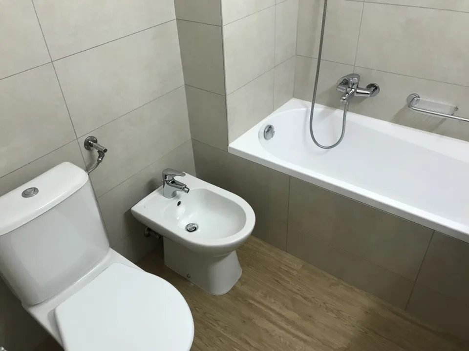 Appartement monolocal confortable à courte distance du lac