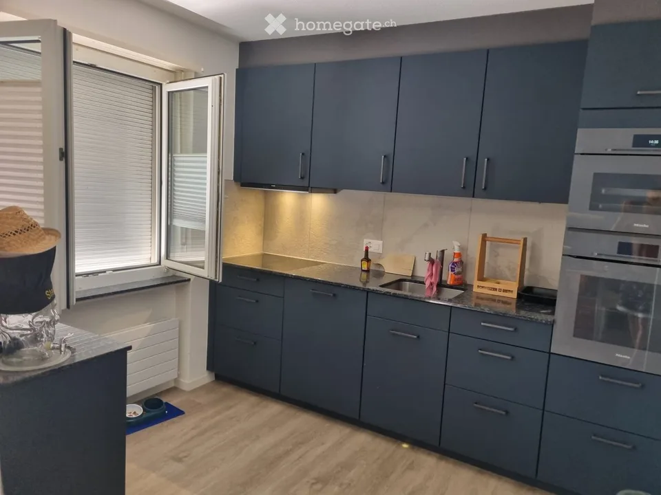 Stilvoll renovierte 2.5 Zimmerwohnung mit Balkon