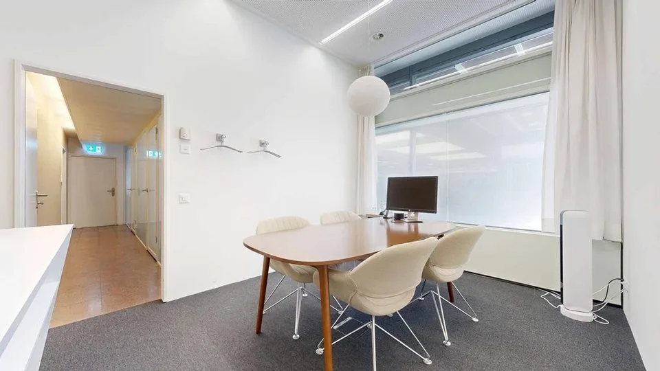 Lichtdurchflutetes Büro im Businessquartier Dübendorf – Foto 6 von 12