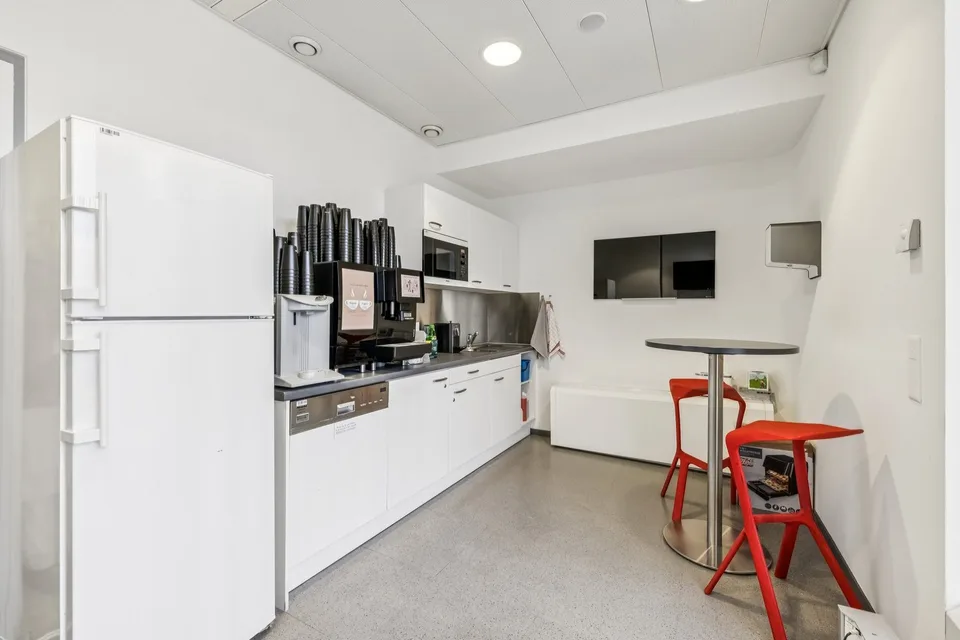 BUREAUX PLUG & PLAY 269 m² | Quartier Pont Rouge – photo 9 sur 10