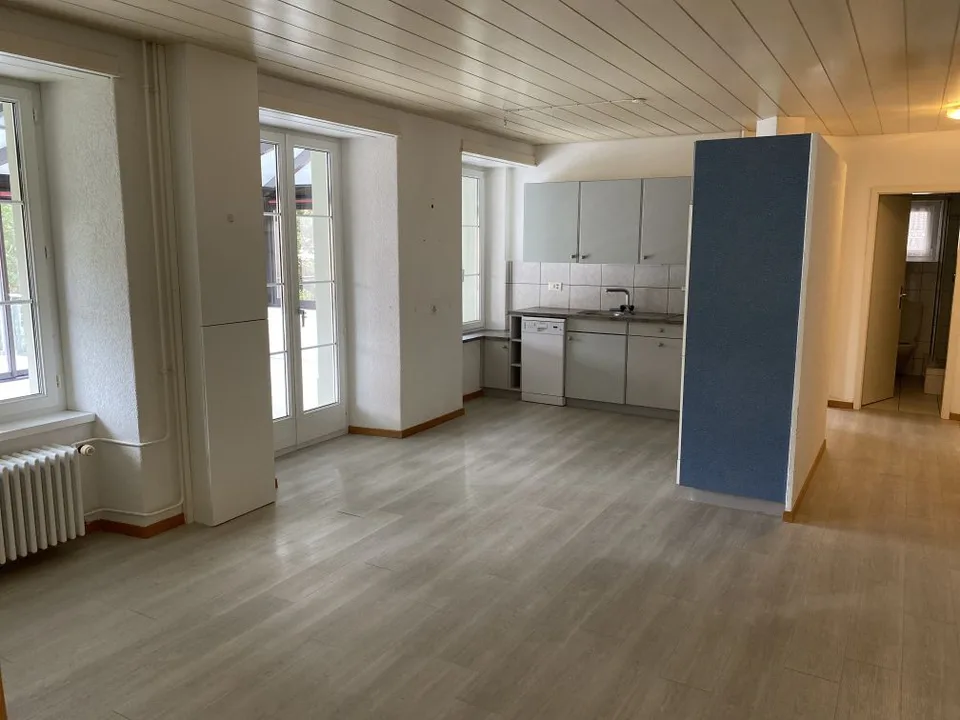 Wohnung mit 3.5 Zimmern komplett renoviert in Tramelan – sofort verfügbar