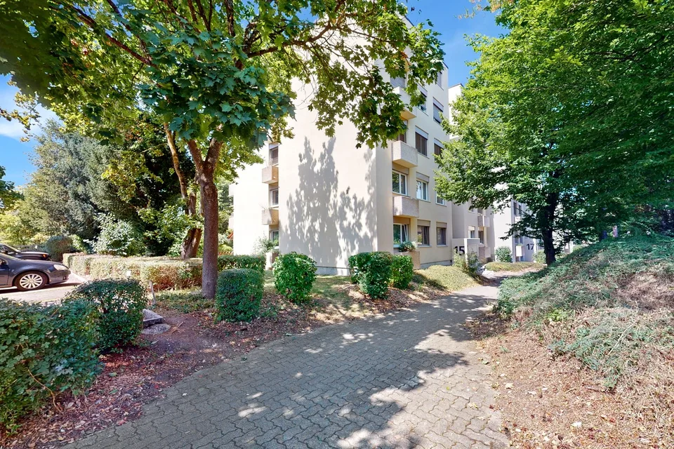 Einstellplatz neben Migros in Therwil