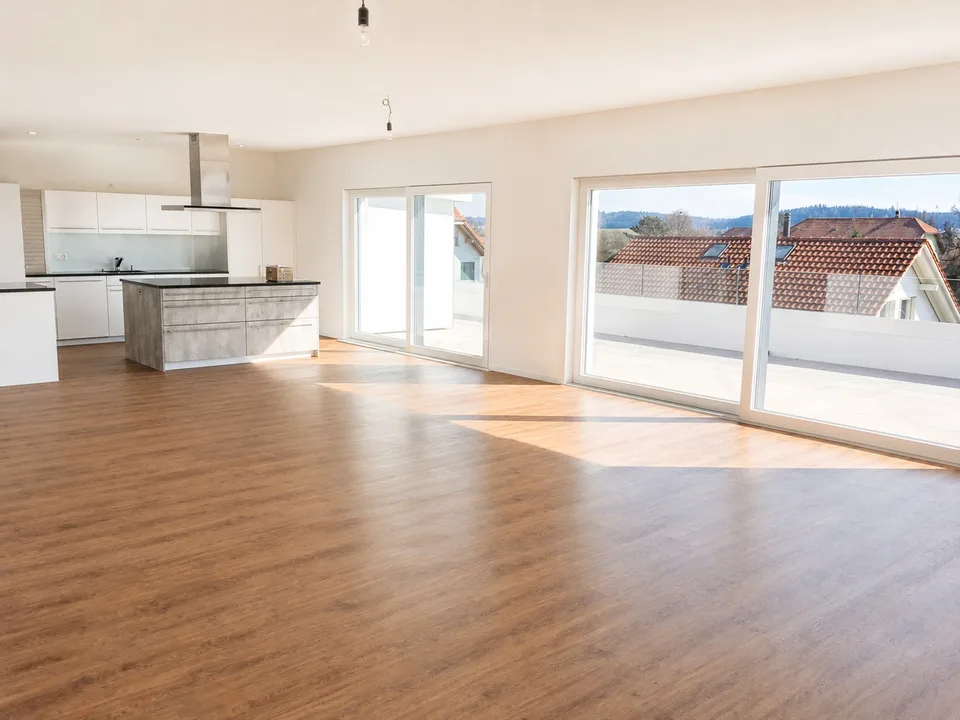 Moderne 5.5-Zimmer-Attikawohnung mit grosser Terrasse in Niederbuchsiten