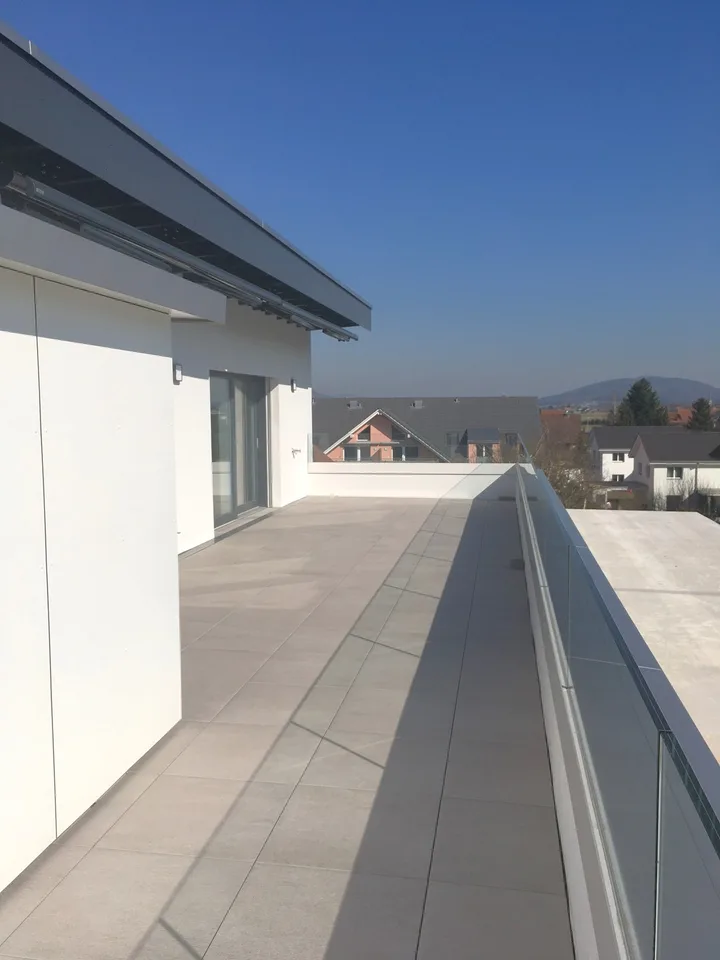 Appartamento mansardato moderno 5.5 locali con grande terrazza a Niederbuchsiten – foto 6 di 12