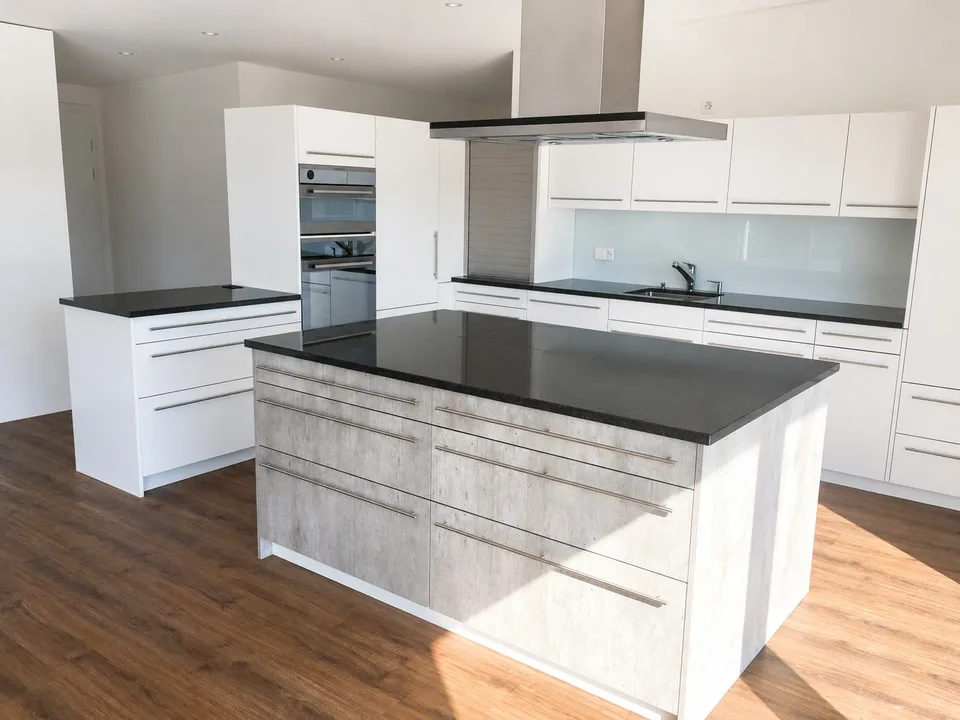 Appartamento mansardato moderno 5.5 locali con grande terrazza a Niederbuchsiten