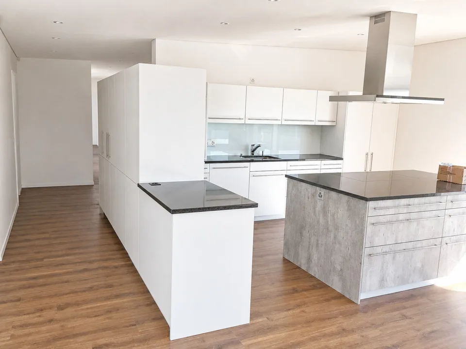 Appartamento mansardato moderno 5.5 locali con grande terrazza a Niederbuchsiten