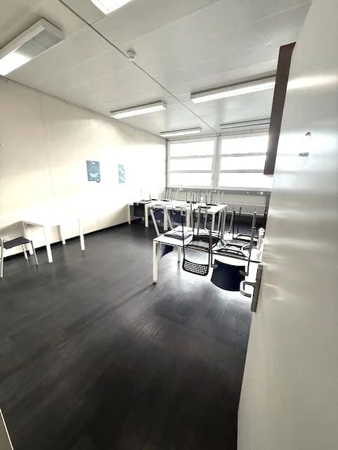 Zu vermieten in einem großen Industrie-, Handwerks- und Verwaltungskomplex, 3 Flächen von 407 m², 250 m² und 165 m² – Foto 18 von 22