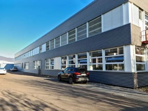 For rent in a large industrial, artisanal and administrative complex, 3 surfaces of 407 m², 250 m² and 165 m²