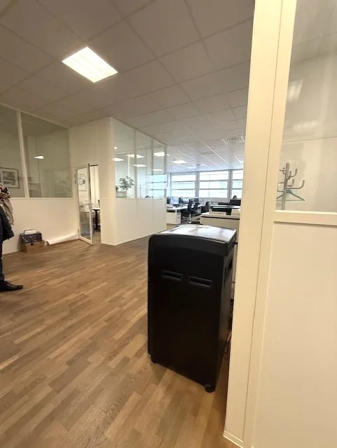 Zu vermieten in einem großen Industrie-, Handwerks- und Verwaltungskomplex, 3 Flächen von 407 m², 250 m² und 165 m² – Foto 13 von 22