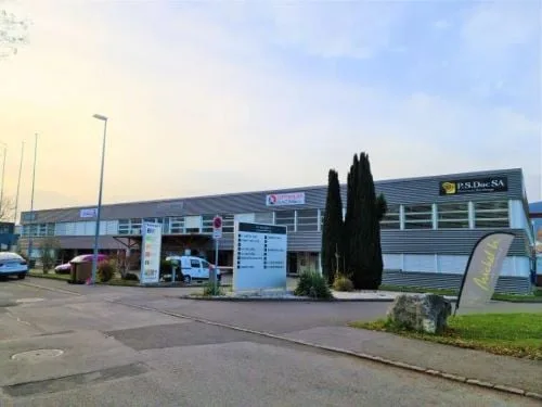 For rent in a large industrial, artisanal and administrative complex, 3 surfaces of 407 m², 250 m² and 165 m²
