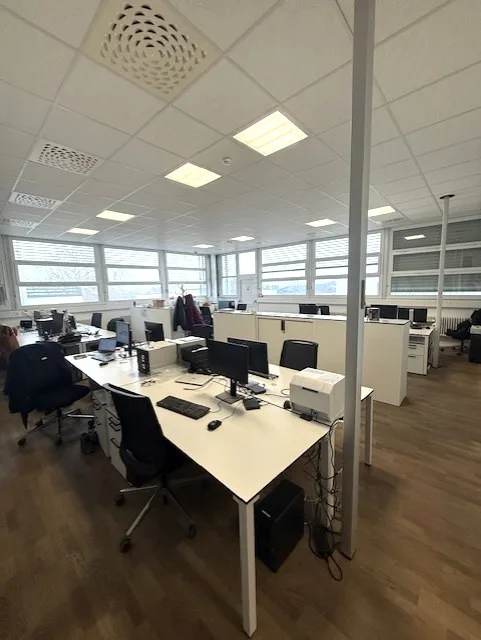 Zu vermieten in einem großen Industrie-, Handwerks- und Verwaltungskomplex, 3 Flächen von 407 m², 250 m² und 165 m² – Foto 14 von 22