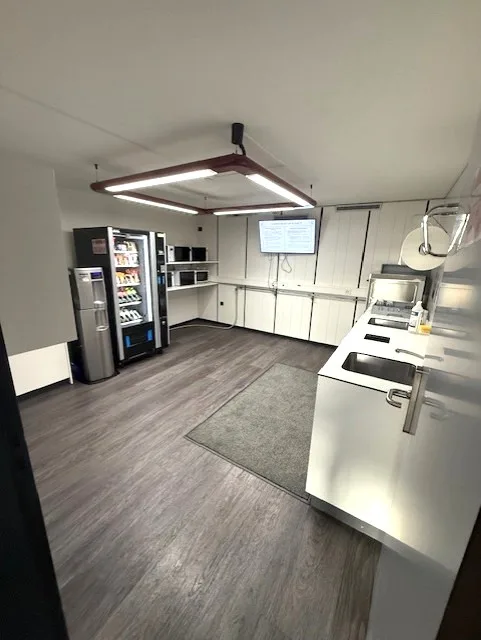 Zu vermieten in einem großen Industrie-, Handwerks- und Verwaltungskomplex, 3 Flächen von 407 m², 250 m² und 165 m² – Foto 15 von 22
