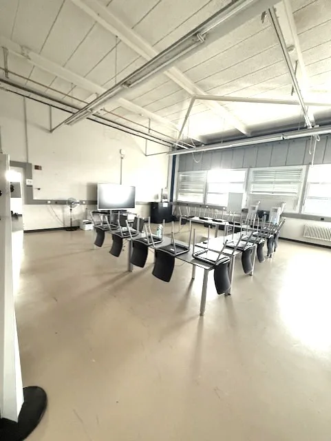 Zu vermieten in einem großen Industrie-, Handwerks- und Verwaltungskomplex, 3 Flächen von 407 m², 250 m² und 165 m² – Foto 17 von 22
