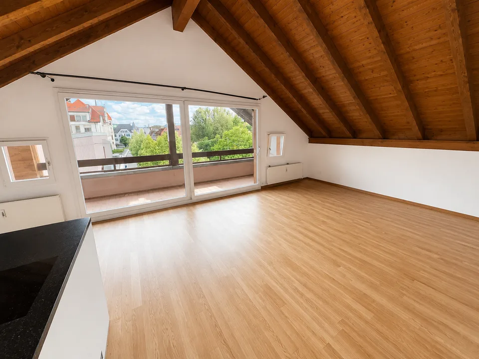 Exklusive 3.5-Zimmer-Dachwohnung mit Galeriecharakter & Loggia