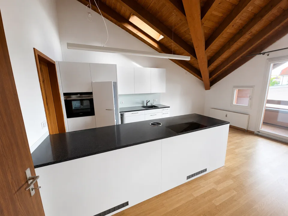 Exklusive 3.5-Zimmer-Dachwohnung mit Galeriecharakter & Loggia