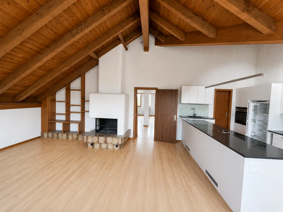 Exklusive 3.5-Zimmer-Dachwohnung mit Galeriecharakter & Loggia