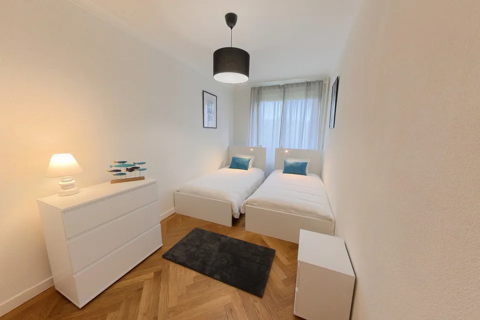 Appartement spacieux 2 chambres meublé avec balcon et vue sur la rivière à Genève – photo 8 sur 13