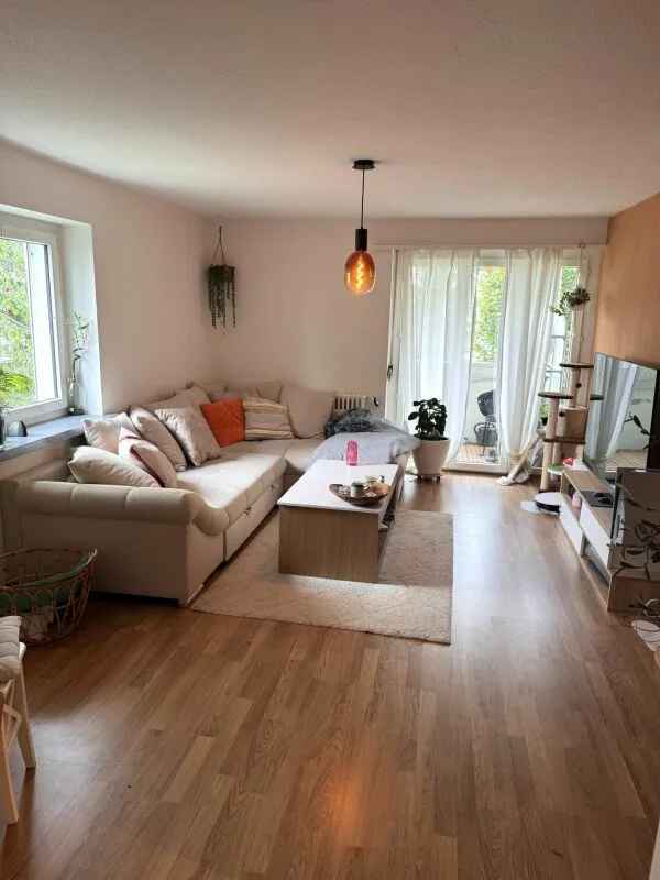 Familienwohnung nähe Schulhaus mit grossen Zimmer und Balkon