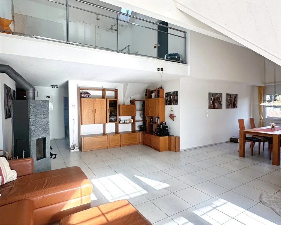 Exklusive 5.5-Zimmer-Maisonettewohnung mit Alpenpanorama in Hittnau