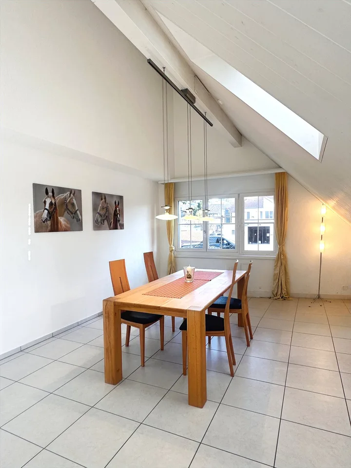 Exklusive 5.5-Zimmer-Maisonettewohnung mit Alpenpanorama in Hittnau