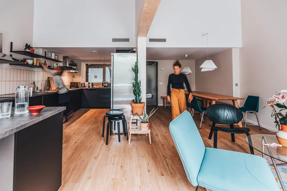Möbliertes Zimmer mit eigenem Bad | Coliving | Zürich-Kloten