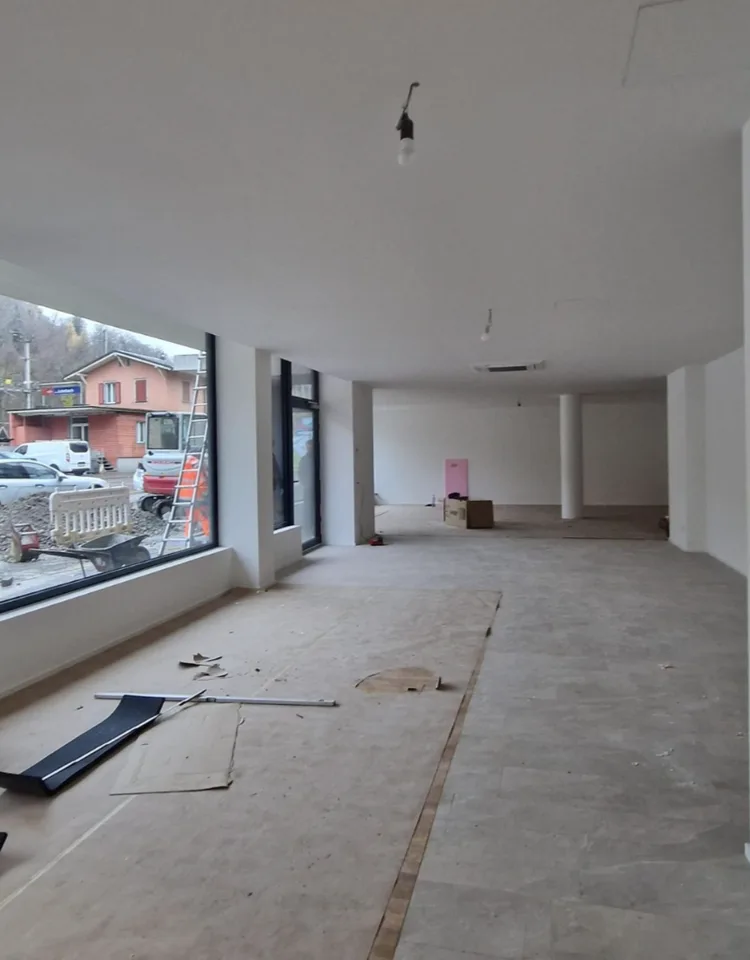 Geschäftssitz mit Arbeitsplatz für vier Handwerker in Leimbach
