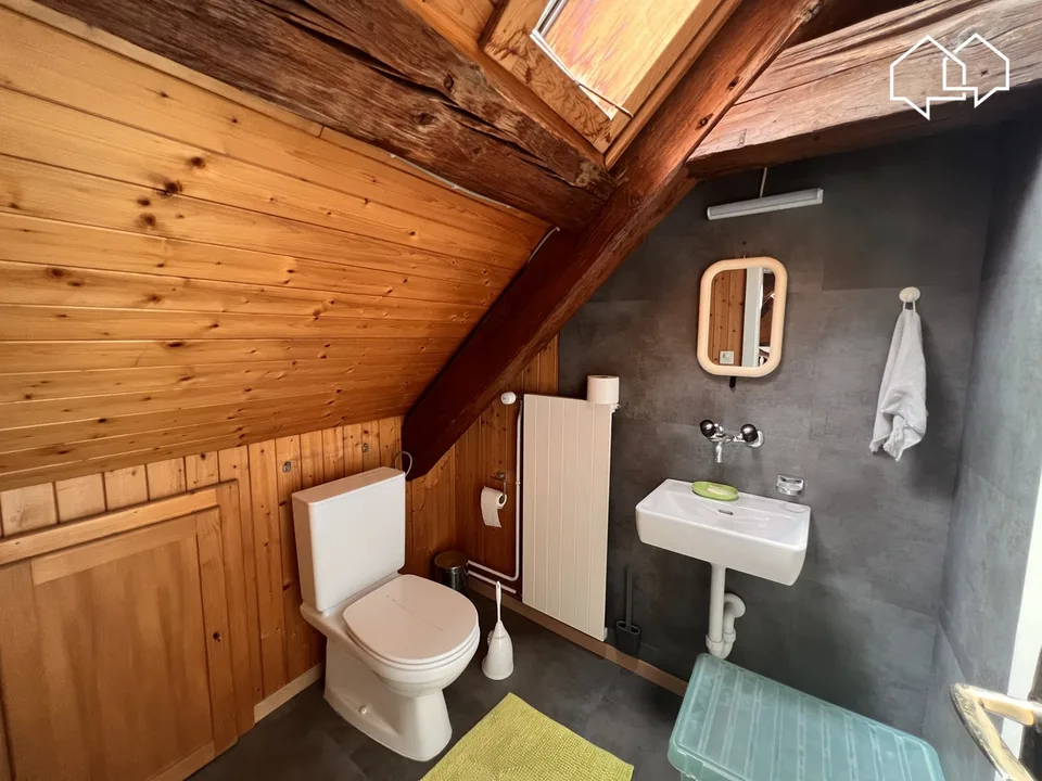Geräumige Dachwohnung mit Terrasse – Foto 13 von 13