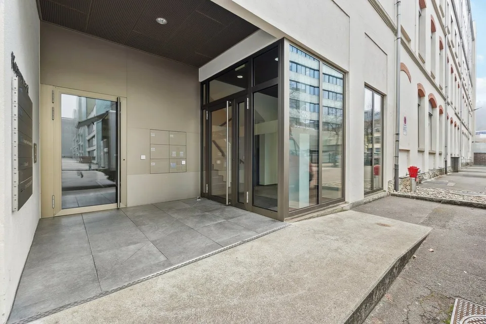 Travaillez immédiatement dans des bureaux rénovés certifiés DGNB-Or directement sur Trafoplatz à Baden – photo 10 sur 12
