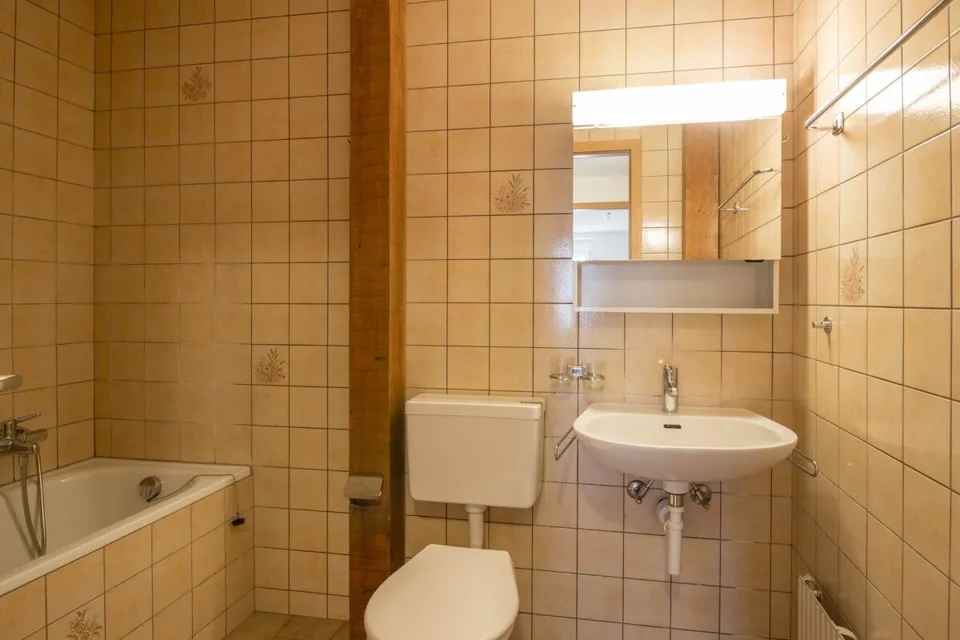 Große Straße 8, Les Brenets - 5-Zimmer-Wohnung im Erdgeschoss