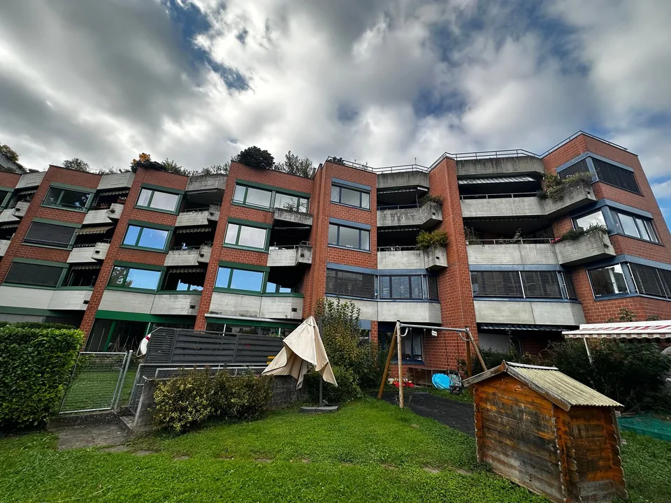 Grosszügiges Wohnen in Zürich Höngg Moderne 5.5 Zimmer Wohnung mit Garten