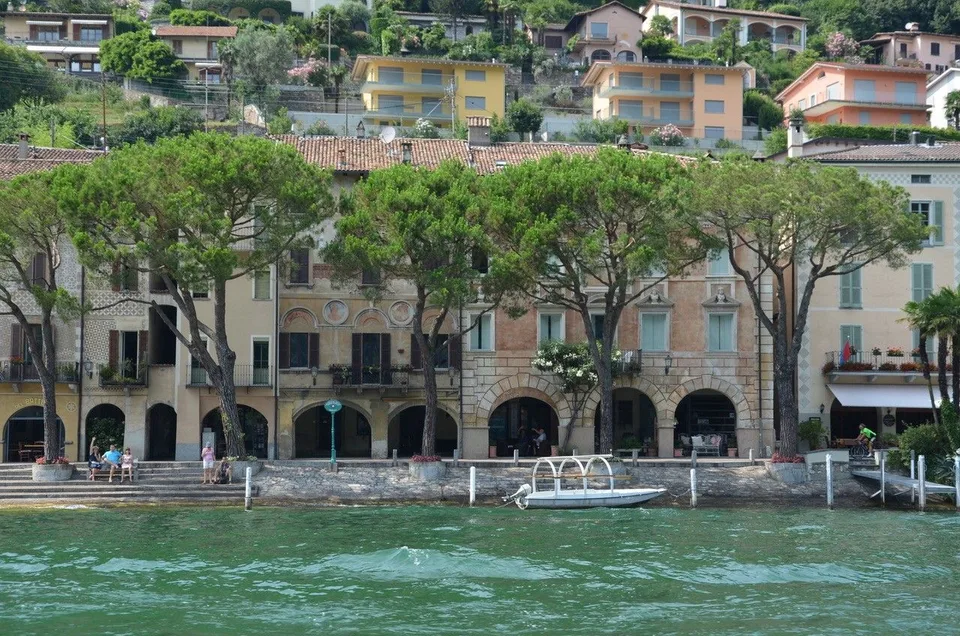 Locale commerciale sul lungolago di Morcote con portico e vetrata – foto 7 di 8