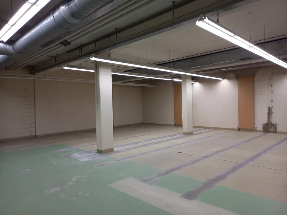 LUGANO - AFFITTASI ARCHIVIO DI 500 MQ